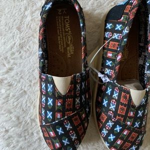 NWT Toms Disney Collab - It’s a Small World!